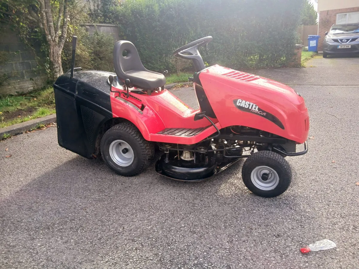 Ride on lawnmower - Image 1