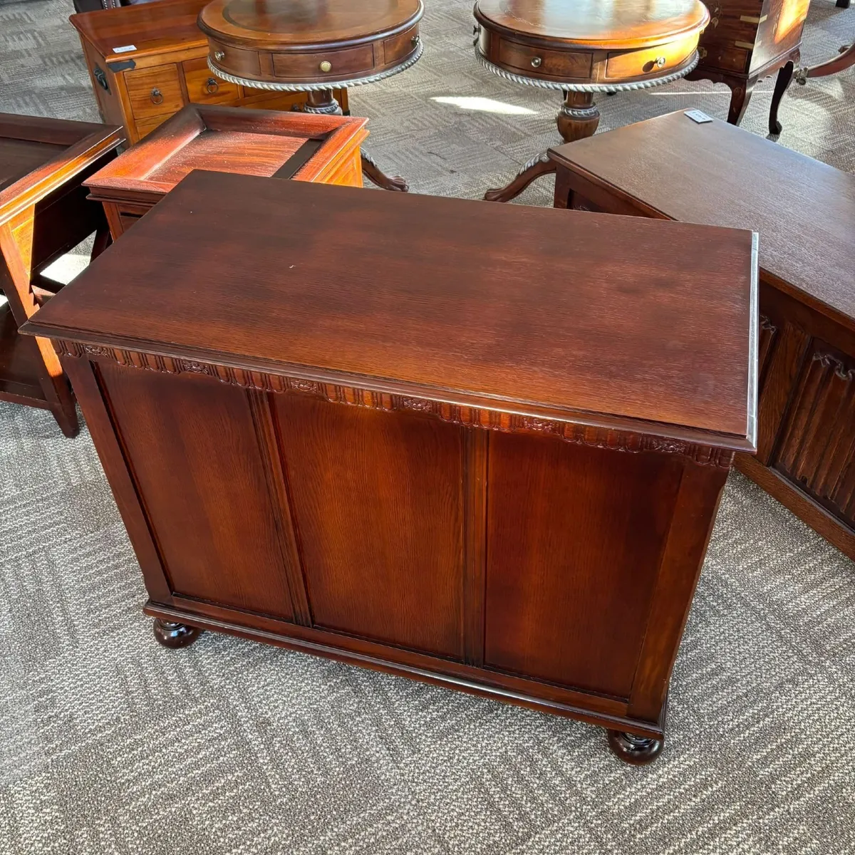 Handsome traditional oak storage blanket box. Feat - Image 1