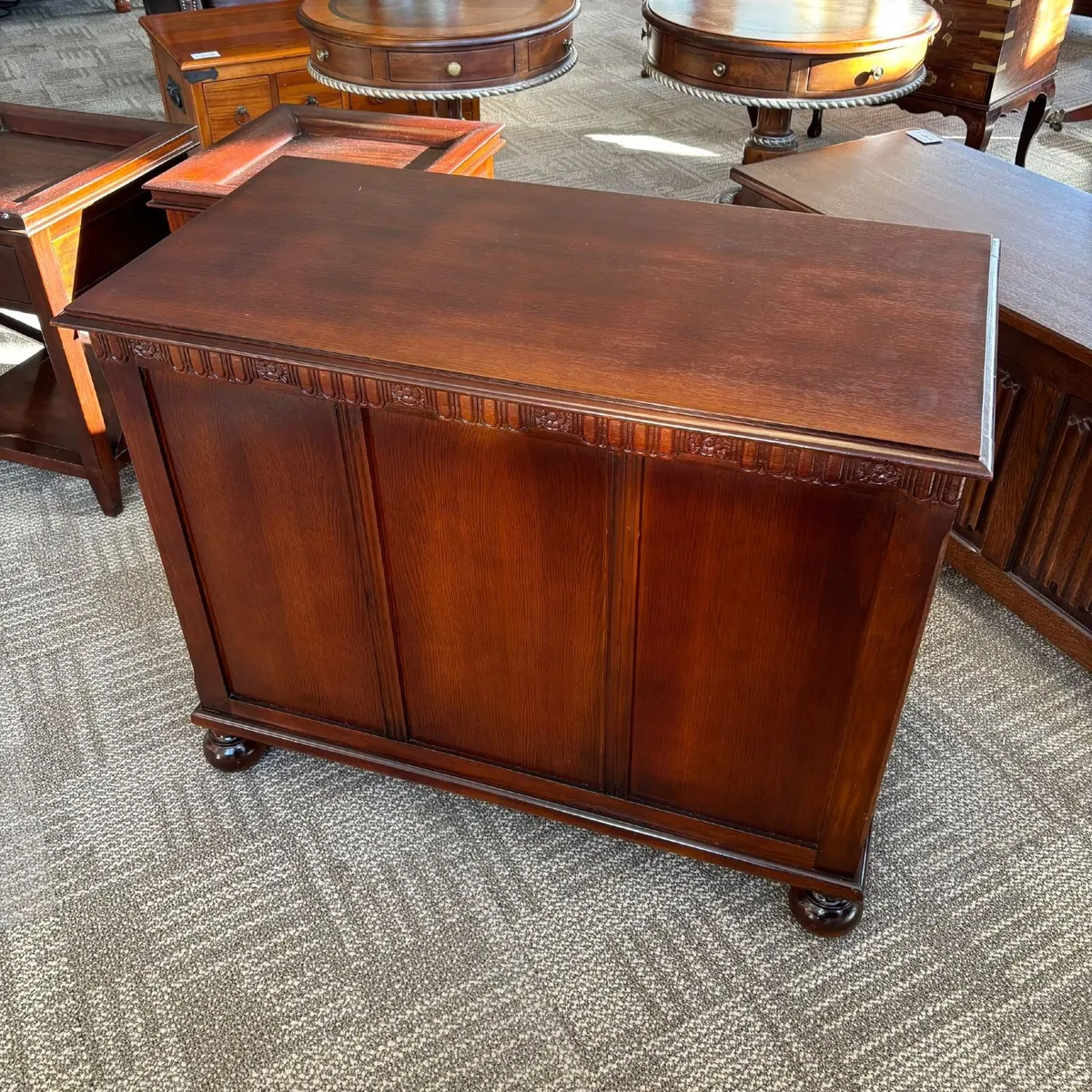 Handsome traditional oak storage blanket box. Feat - Image 2