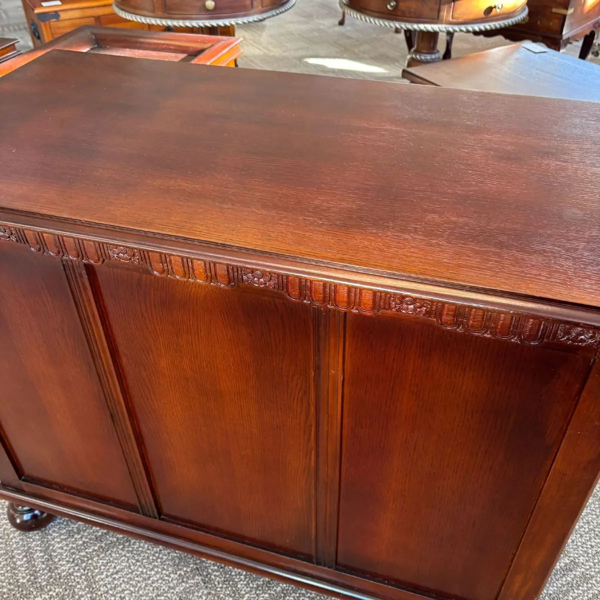 Handsome traditional oak storage blanket box. Feat - Image 4