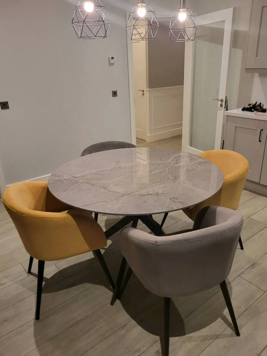 Dining table - Image 2
