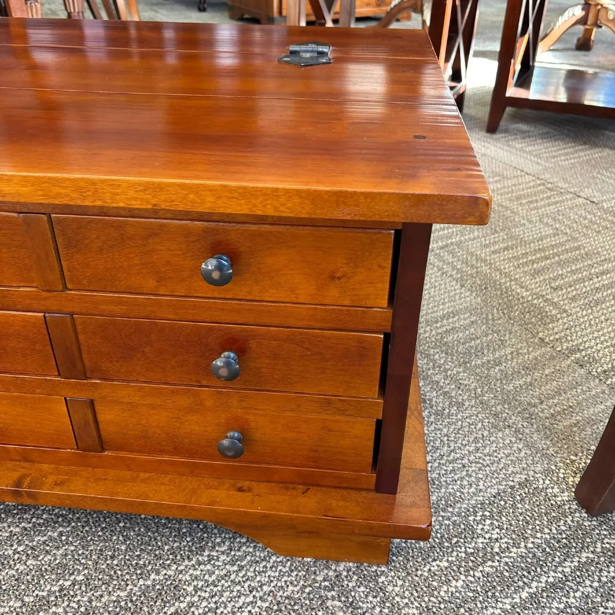 Handsome mahogany nine drawer chest coffee table. - Image 2