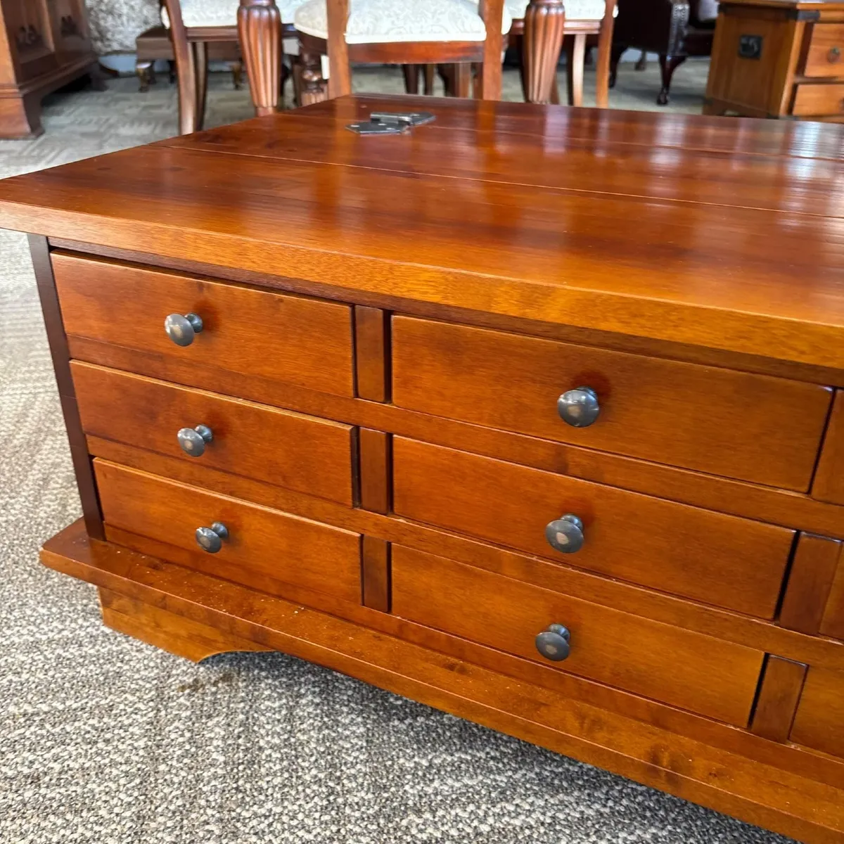 Handsome mahogany nine drawer chest coffee table. - Image 3