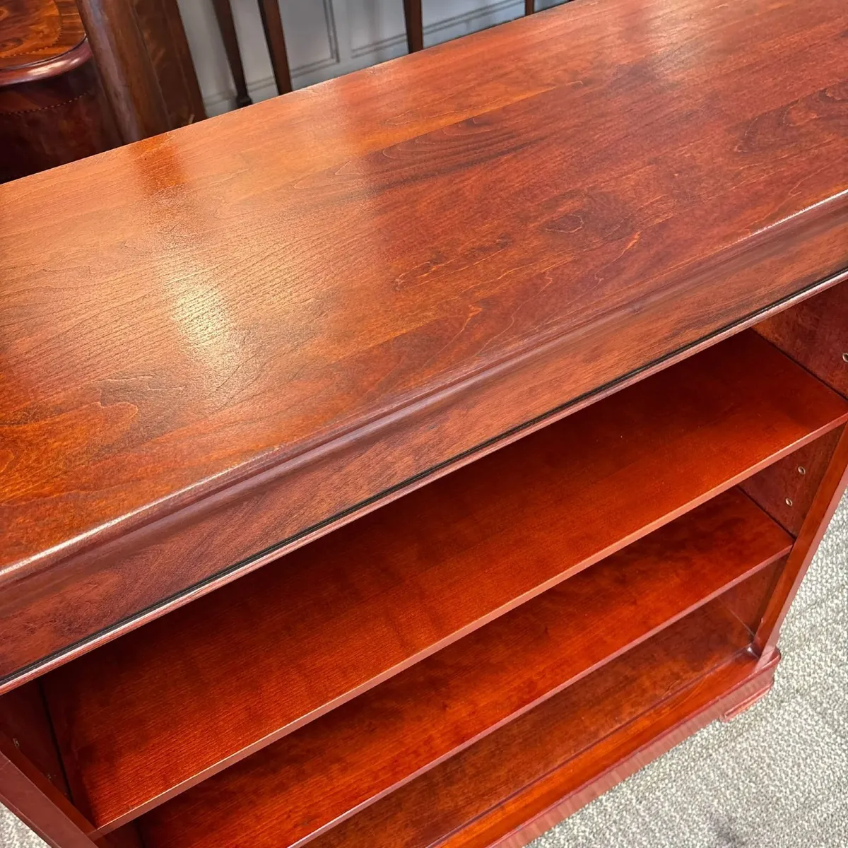 Traditional mahogany open bookcase. Classic open b - Image 2