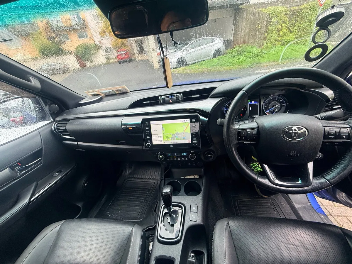 Toyota Hilux - Image 2