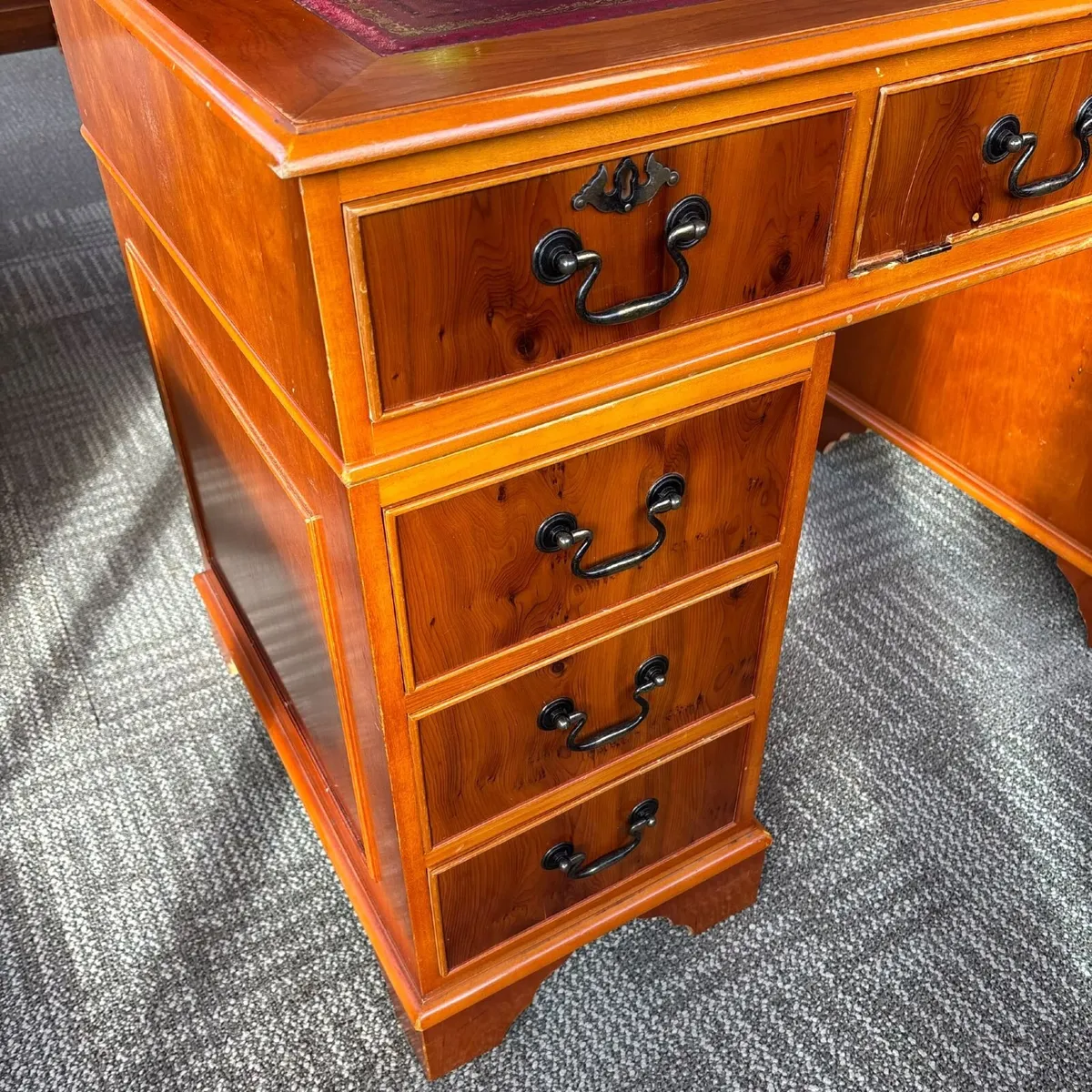 Mahogany bright red leather top twin pedestal writ - Image 2