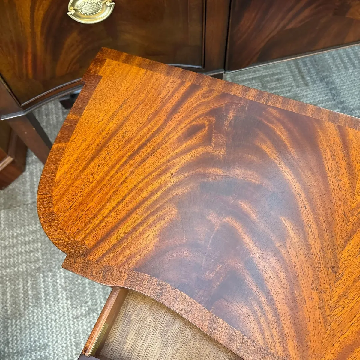 Fabulous mahogany flamed bow ended console table. - Image 3