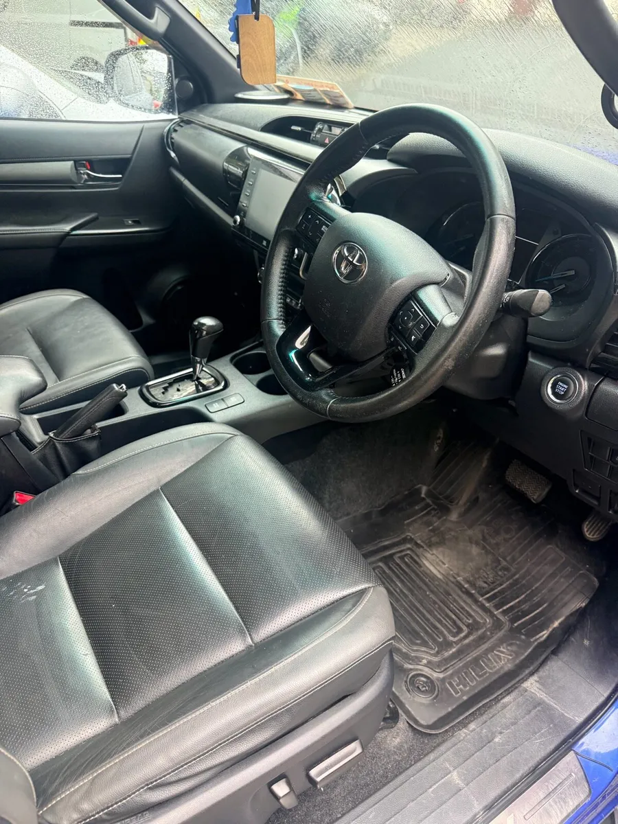 Toyota Hilux - Image 4