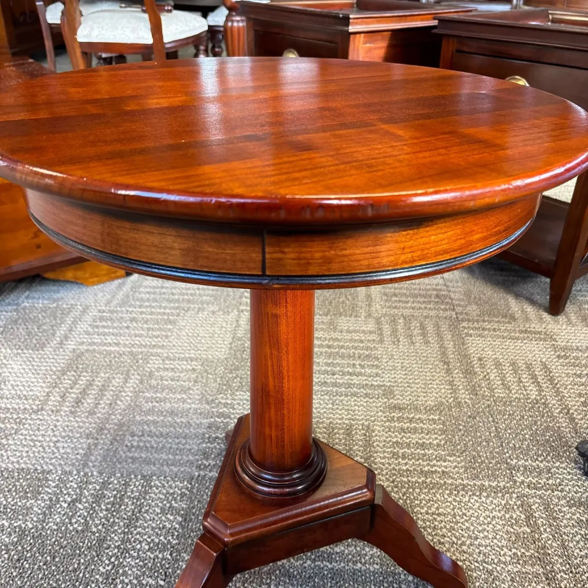 Fabulous round occasional side table - Image 3