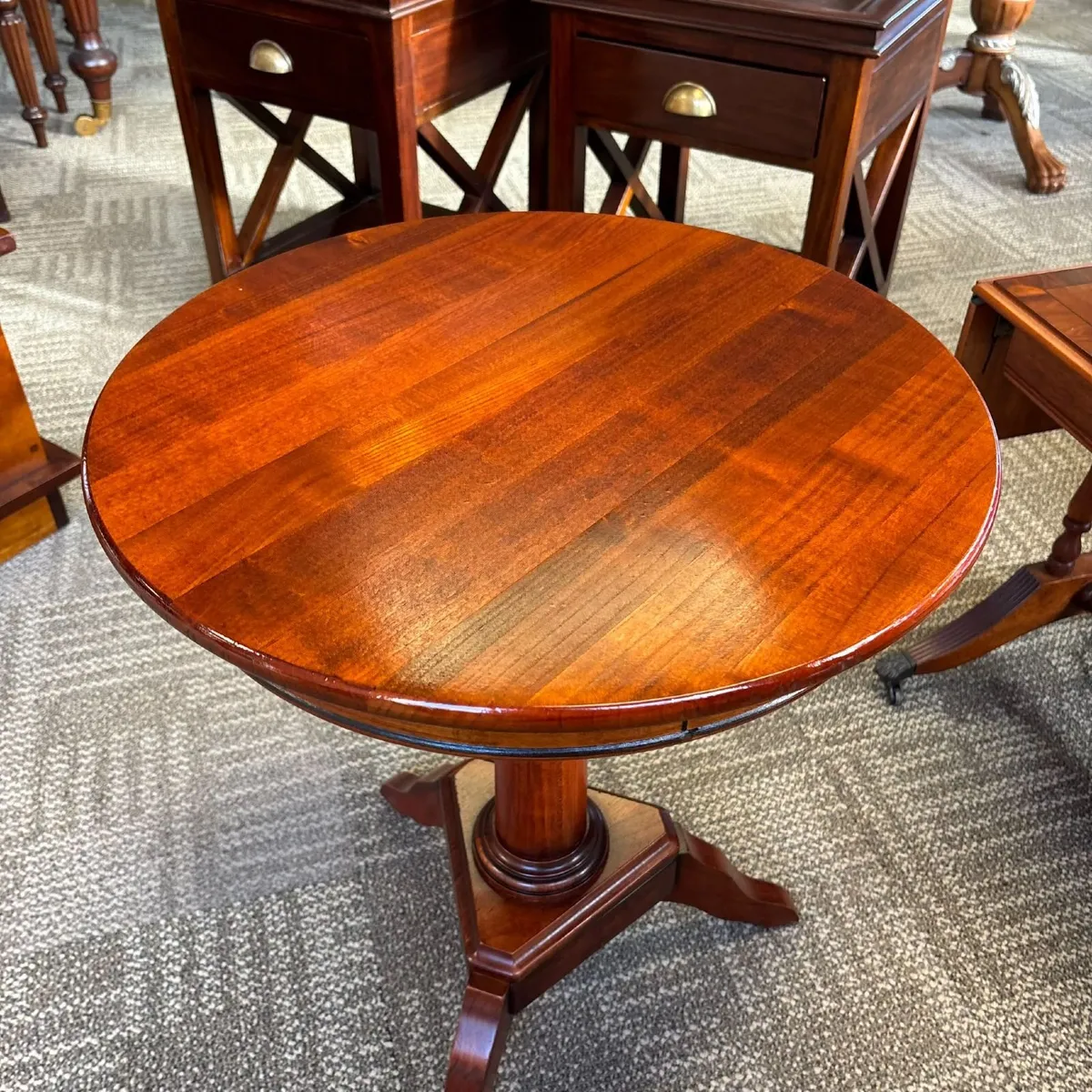 Fabulous round occasional side table - Image 4