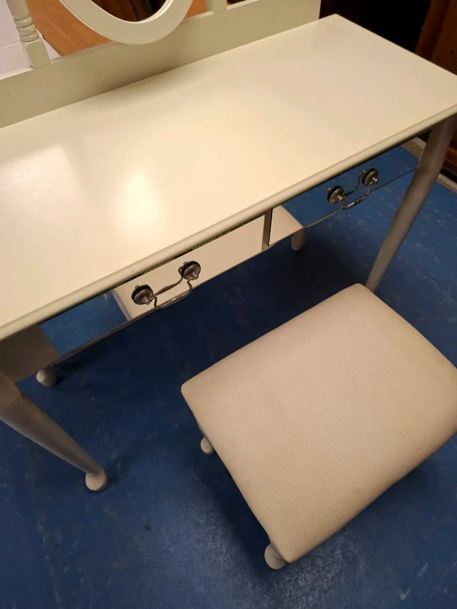 DRESSER  AND STOOL - Image 2