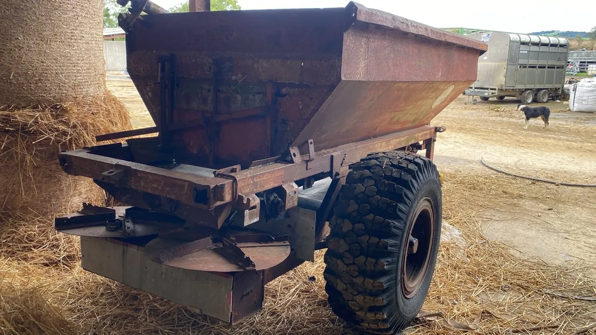 Lime spreader - Image 1