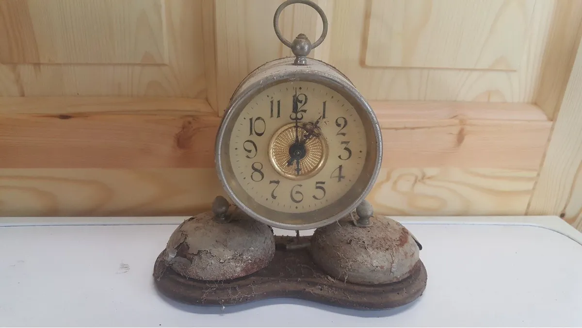 Antique clock for parts or repair