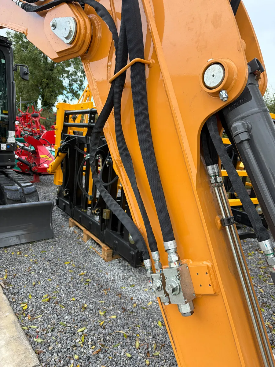 CASE CX90E Digger - Image 4