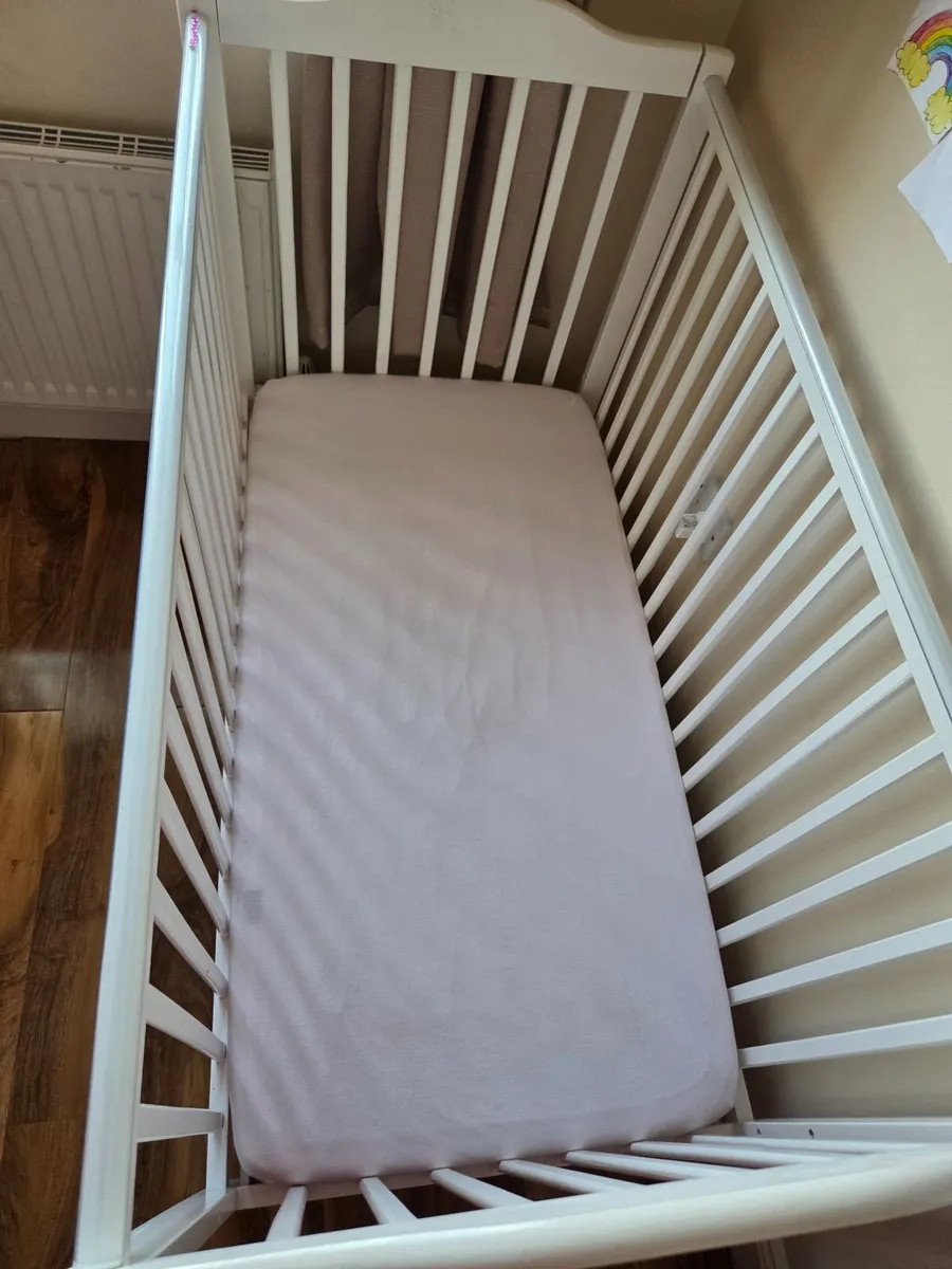 Baby cot+ duvet +3 sets of bed linen +2 mattress p - Image 2