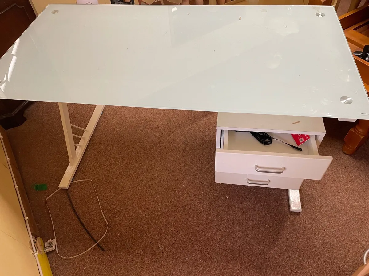 Glass desk table - Image 2