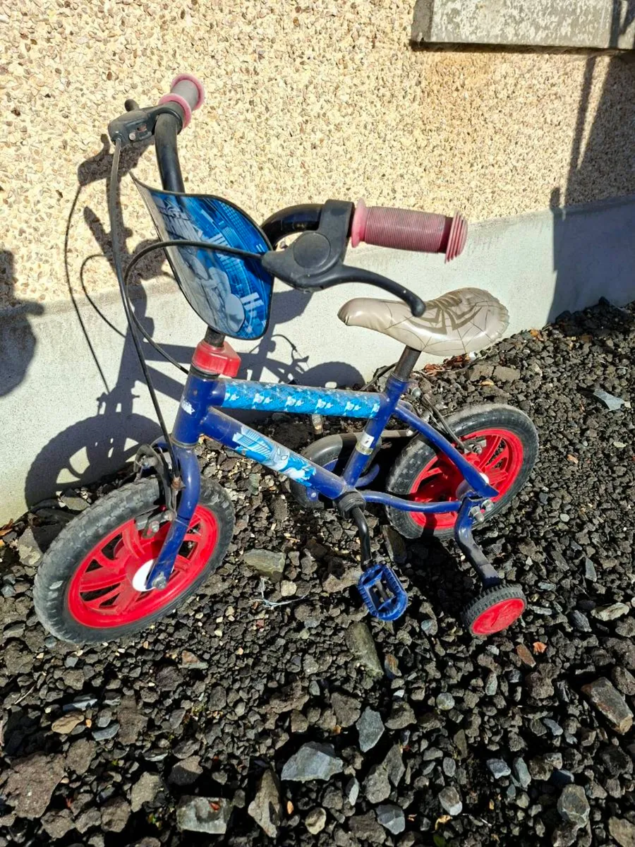 Spiderman kids 12 inch bike eith stabilizers - Image 1