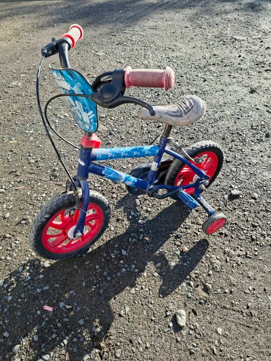 Spiderman kids 12 inch bike eith stabilizers - Image 2