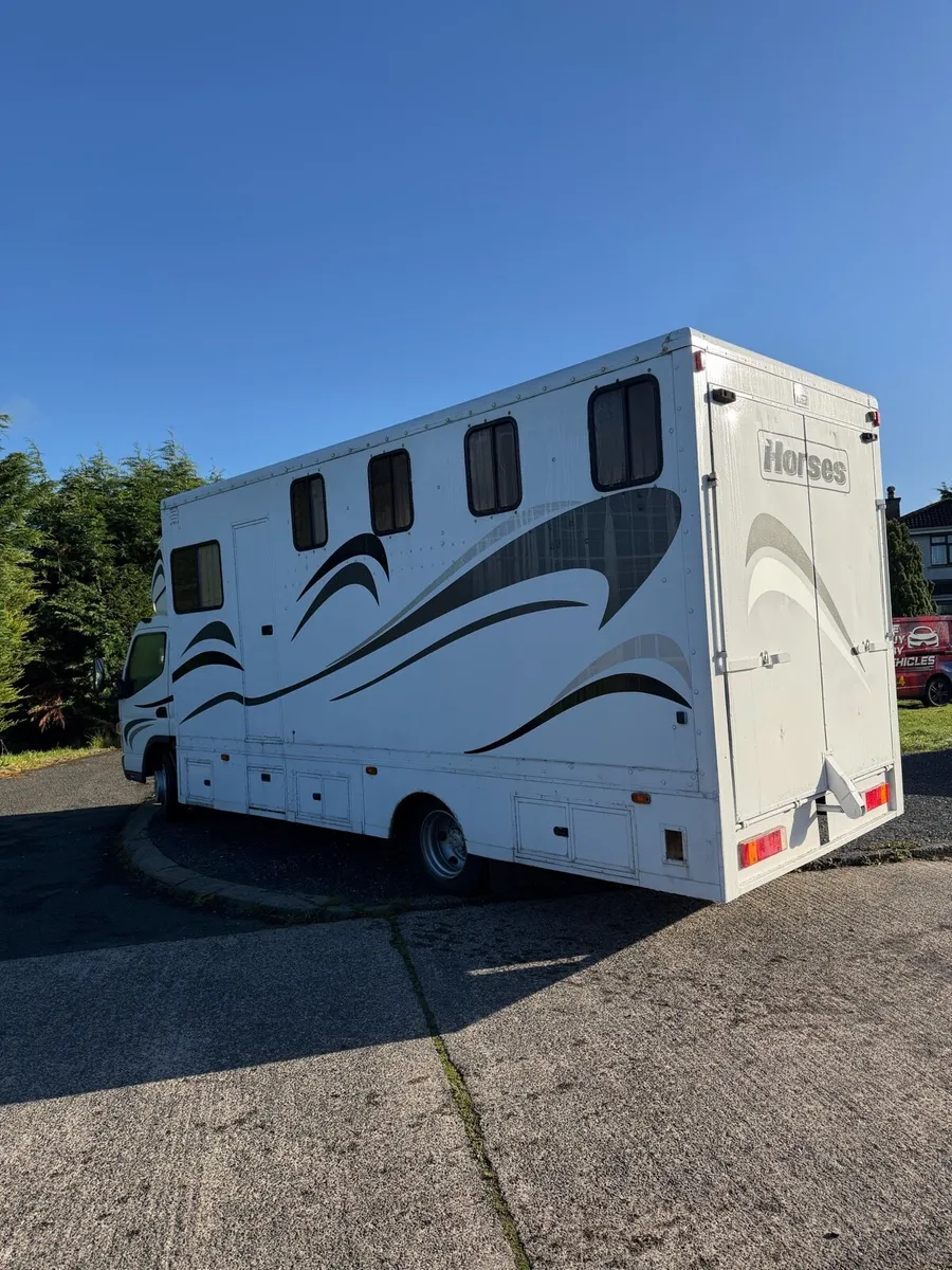 2019 Mitsubishi Canter Horse lorry - Image 3