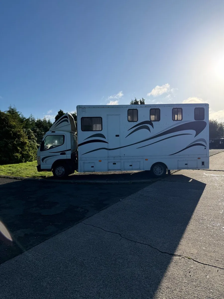 2019 Mitsubishi Canter Horse lorry - Image 4