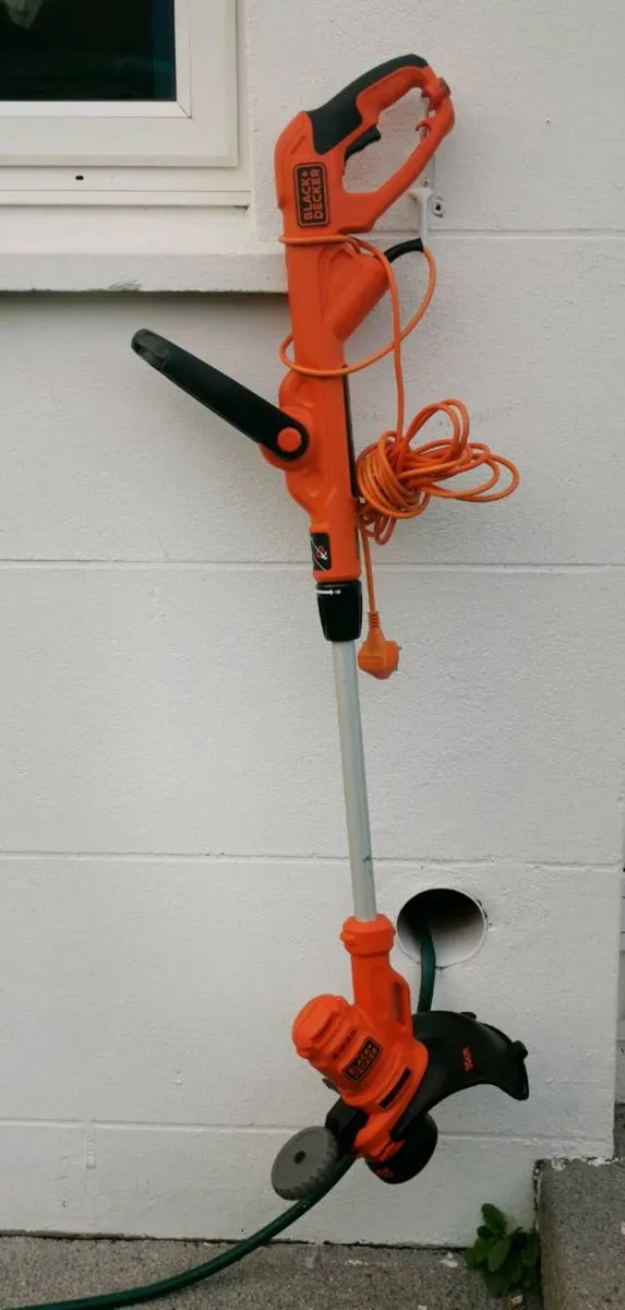 Black+Decker Electric Strimmer - Image 1