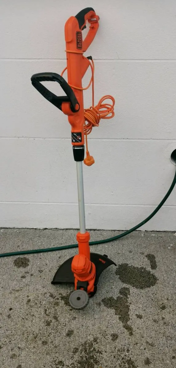 Black+Decker Electric Strimmer - Image 2