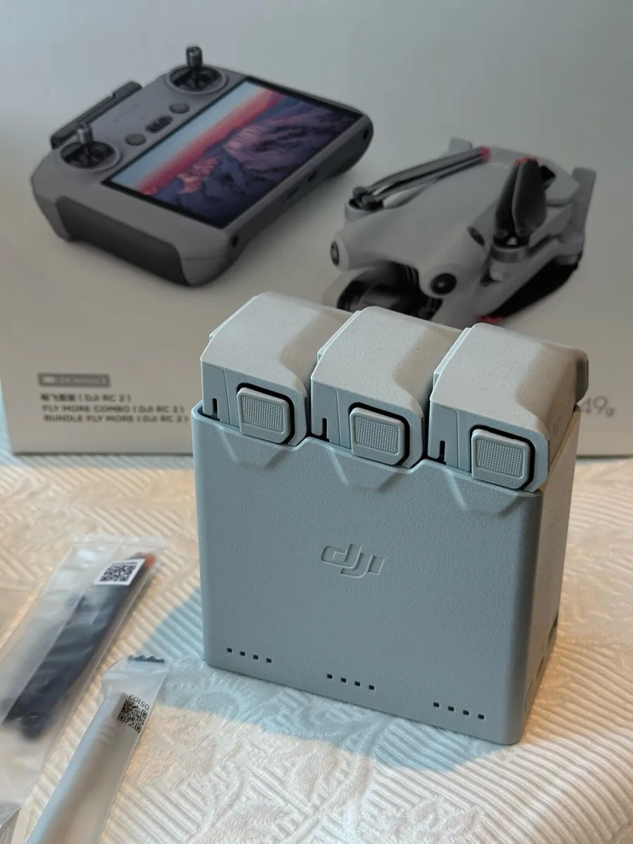 DJI MINI 4 Pro Brand New • 3 Batteries • Screen Co - Image 3
