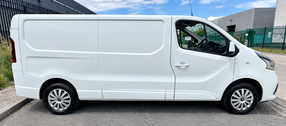 2021 Renault Trafic 2.0 Reverse Camera - Image 3