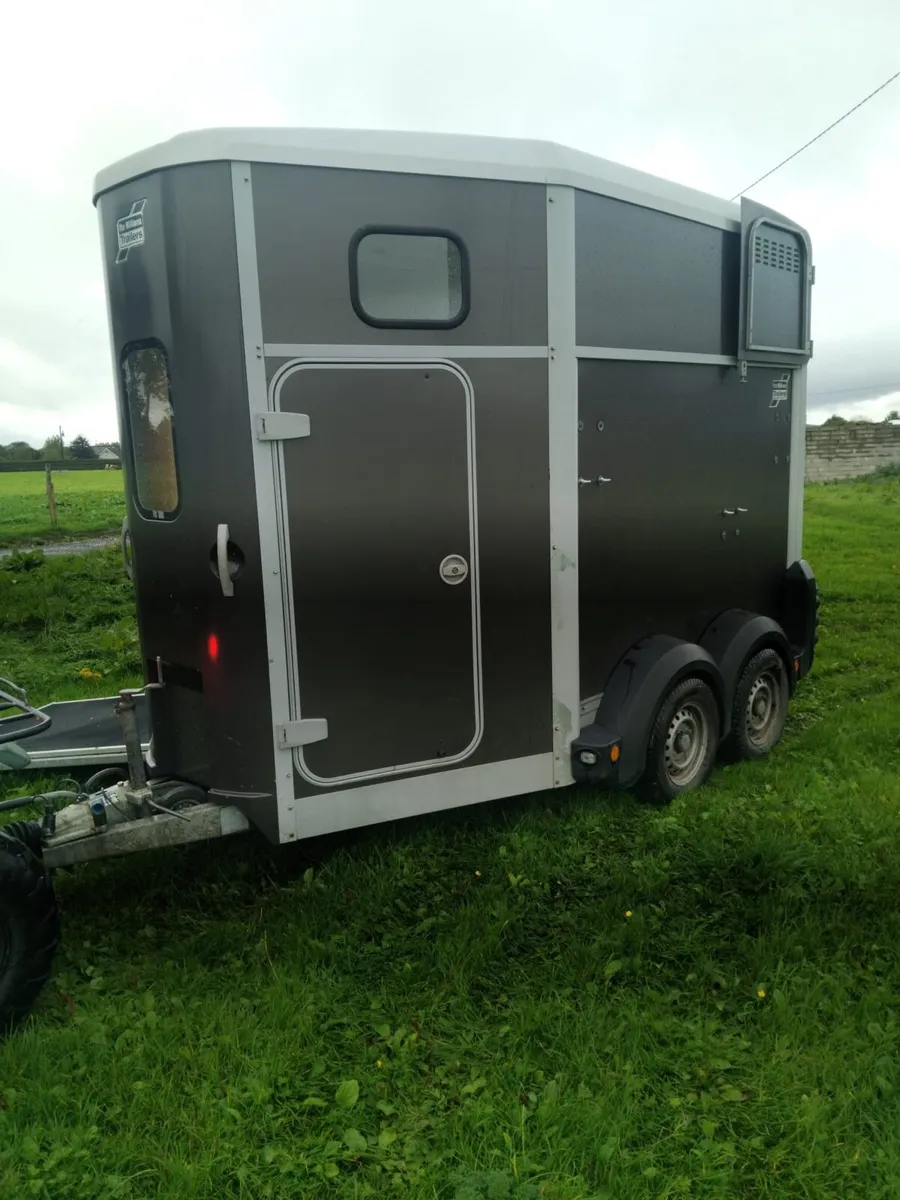 Horse box - Image 1
