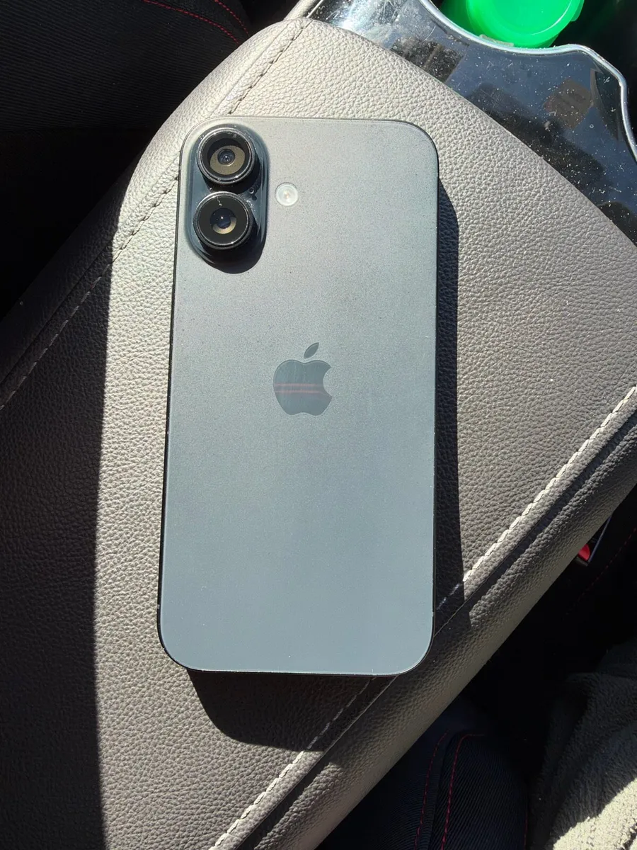 iPhone 16 / 128GB / Unlocked - Image 2