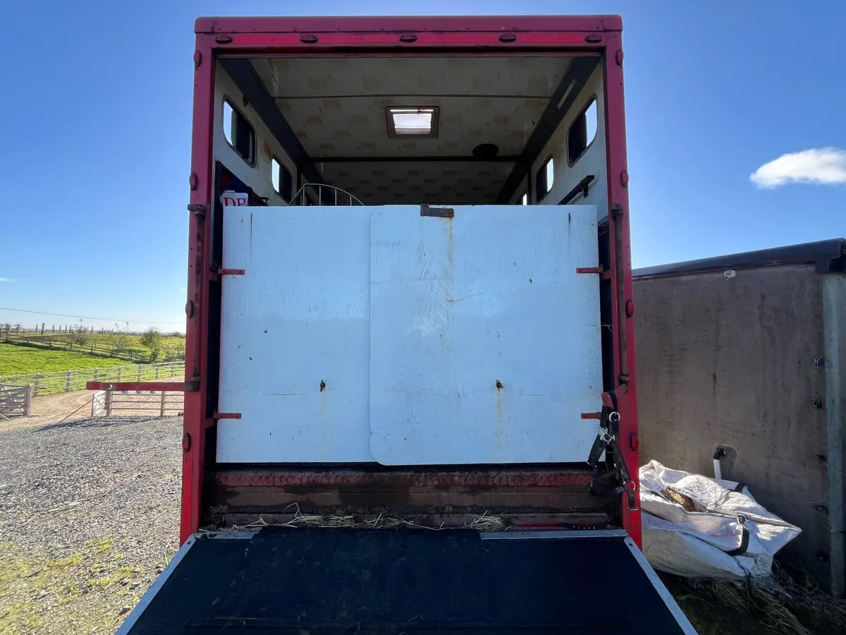 Horse truck/lorry - Image 1