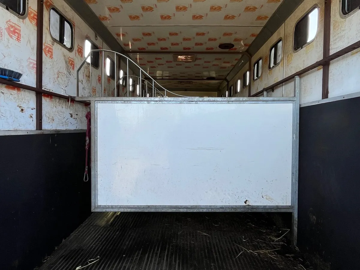 Horse truck/lorry - Image 2