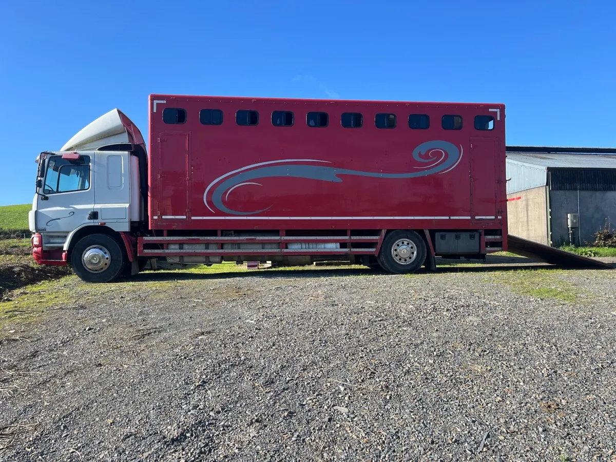 Horse truck/lorry - Image 4
