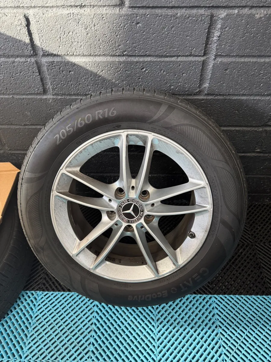 Mercedes alloy wheels - Image 2