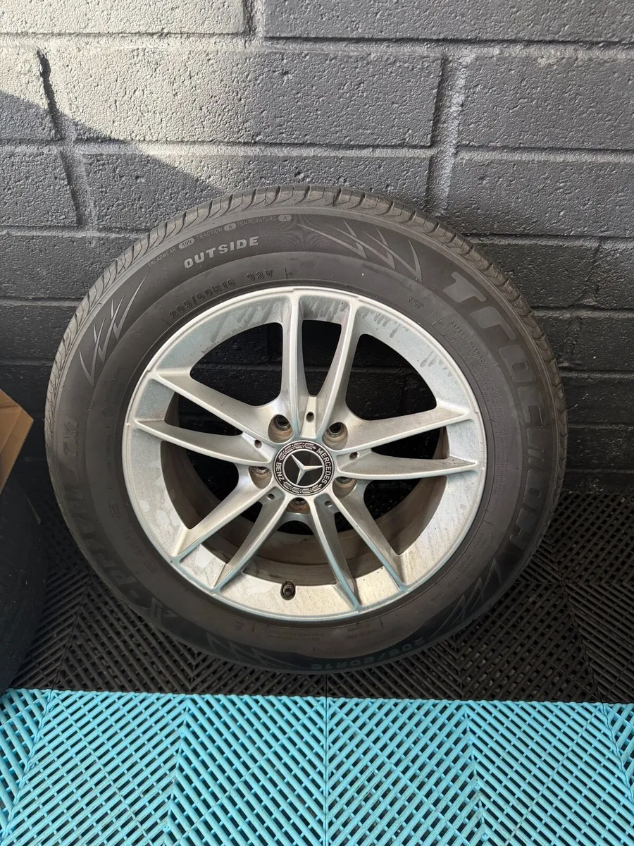 Mercedes alloy wheels - Image 3