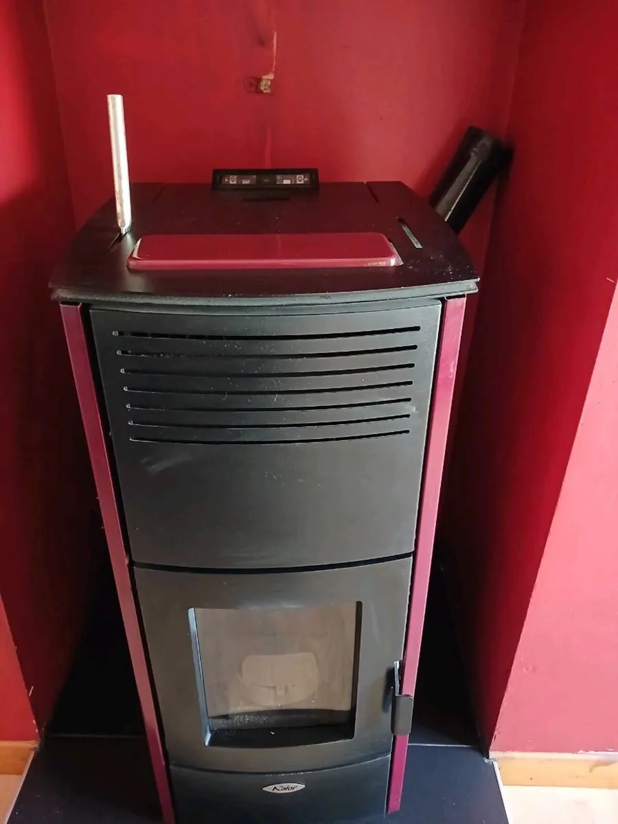 Wood pellet stove - Image 1