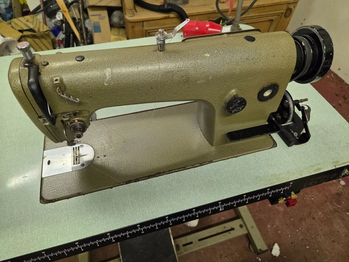Sewing machines - Image 1