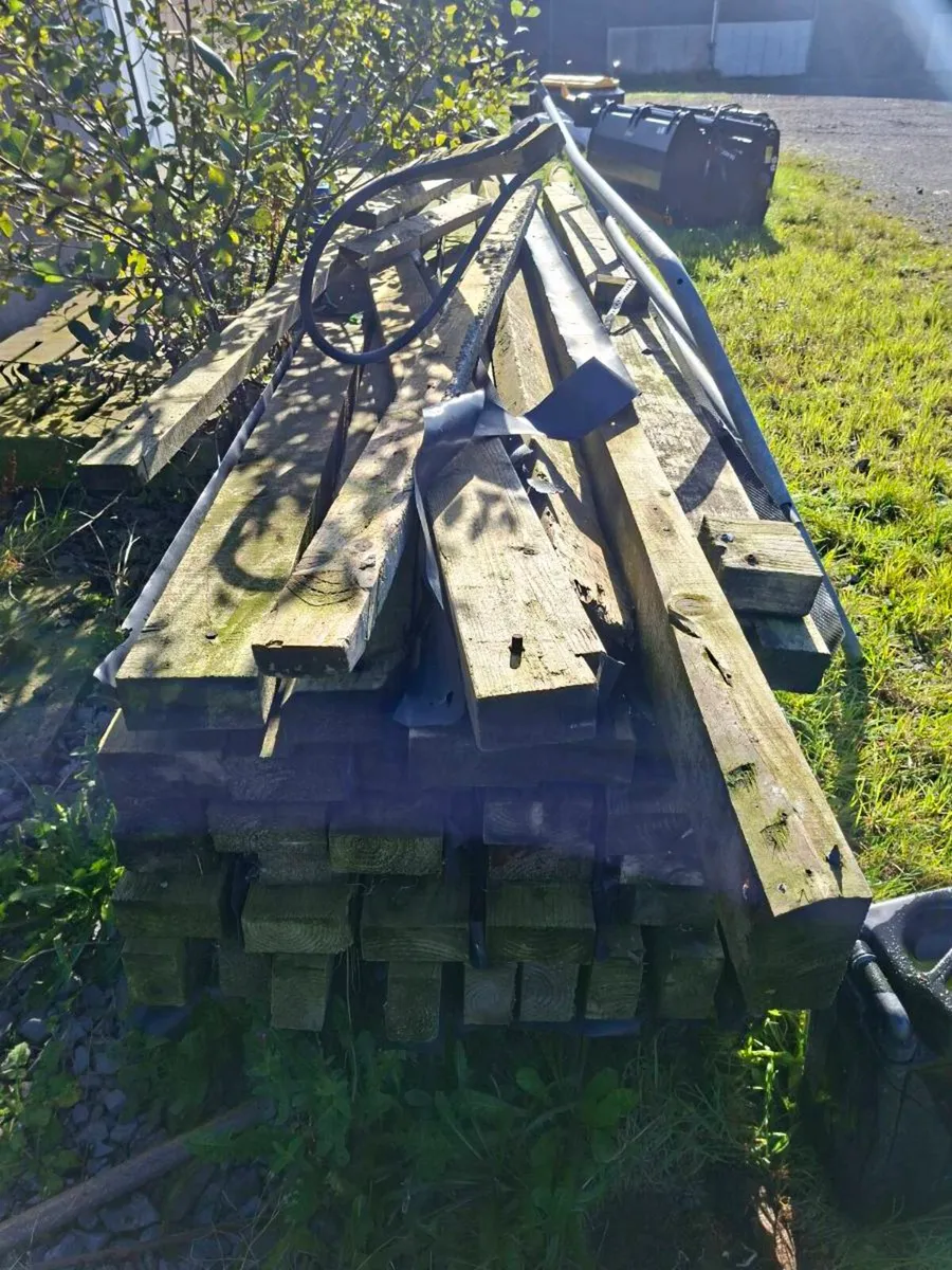 shed roof and timbers - Image 2