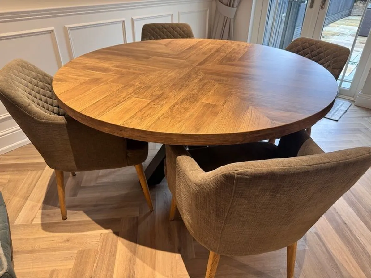 dining - Image 1