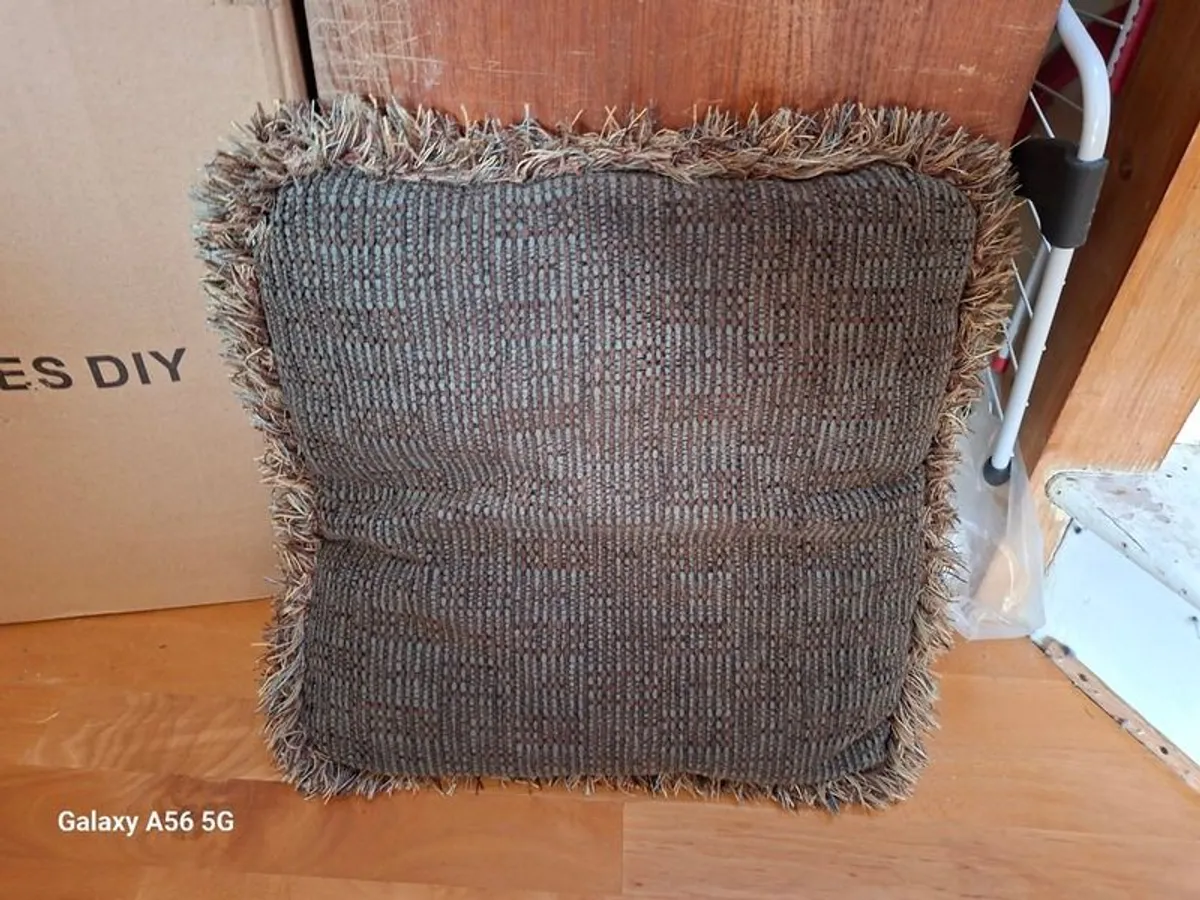 Couch - Image 3