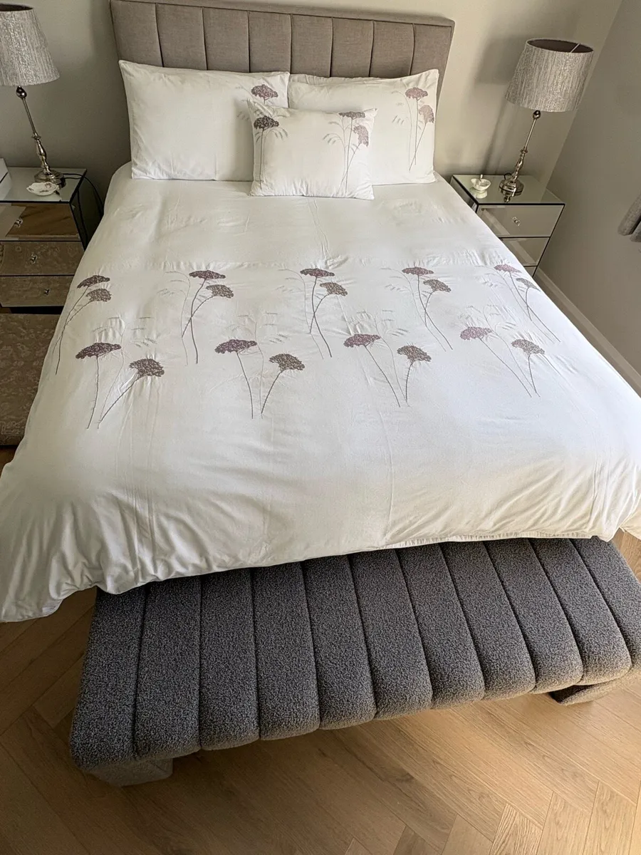 Bench for end of bed or hallway - Image 4