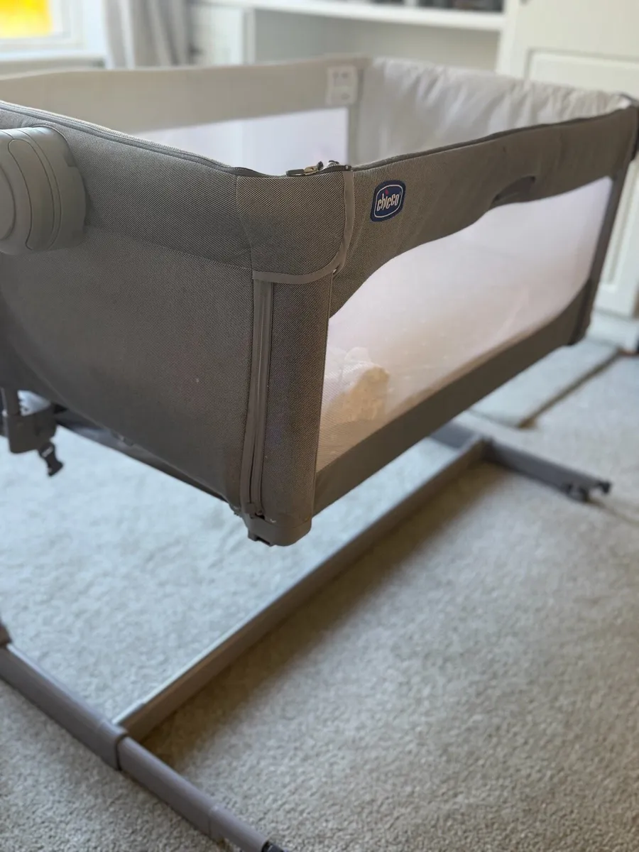 Chicco Next2Me Magic - (€180-229 new!) - Image 1