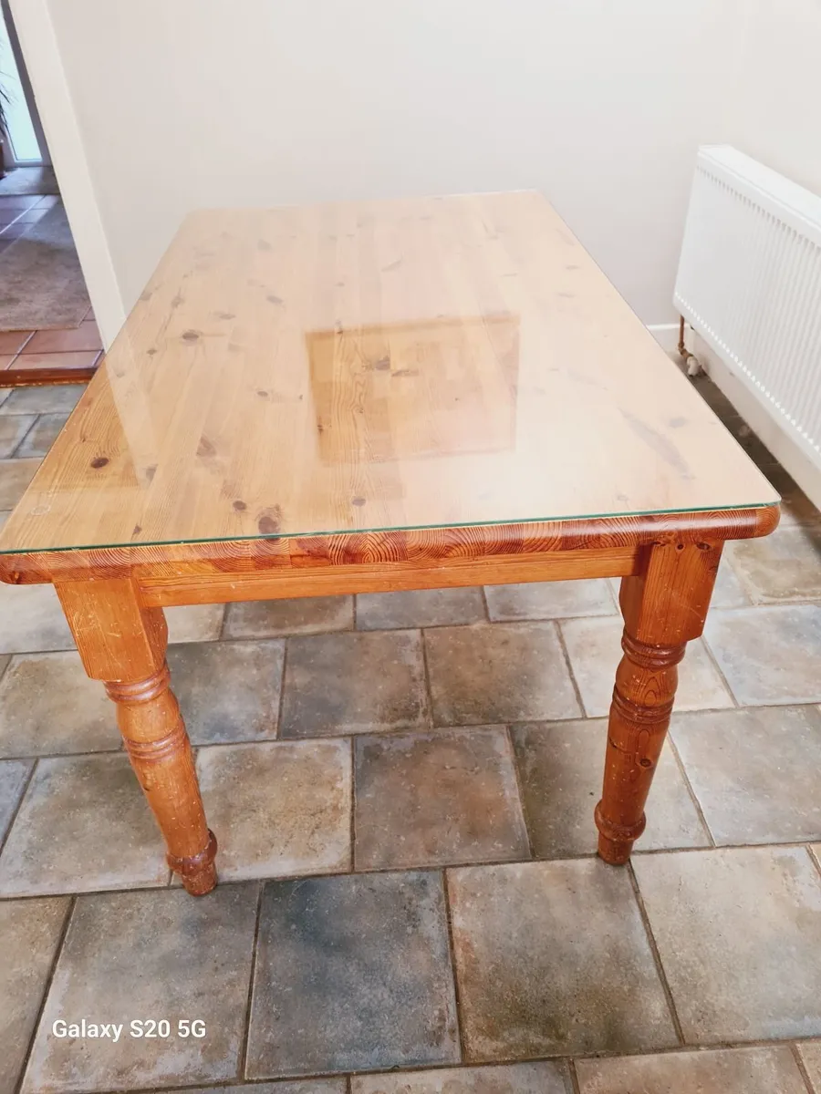 Dining table - Image 1