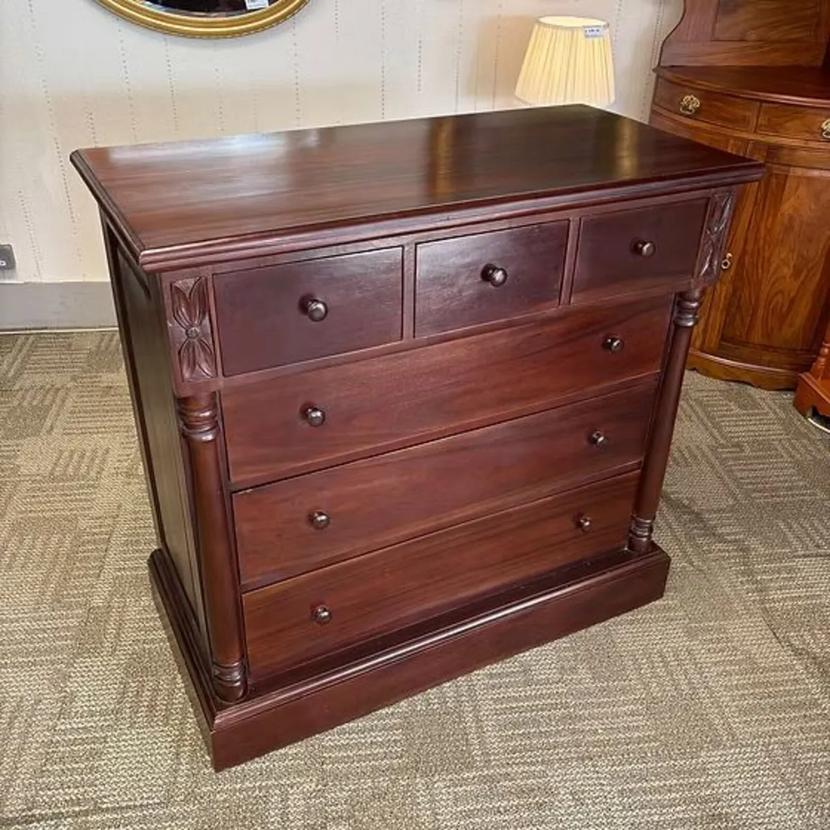 Beautiful mahogany chest of drawers