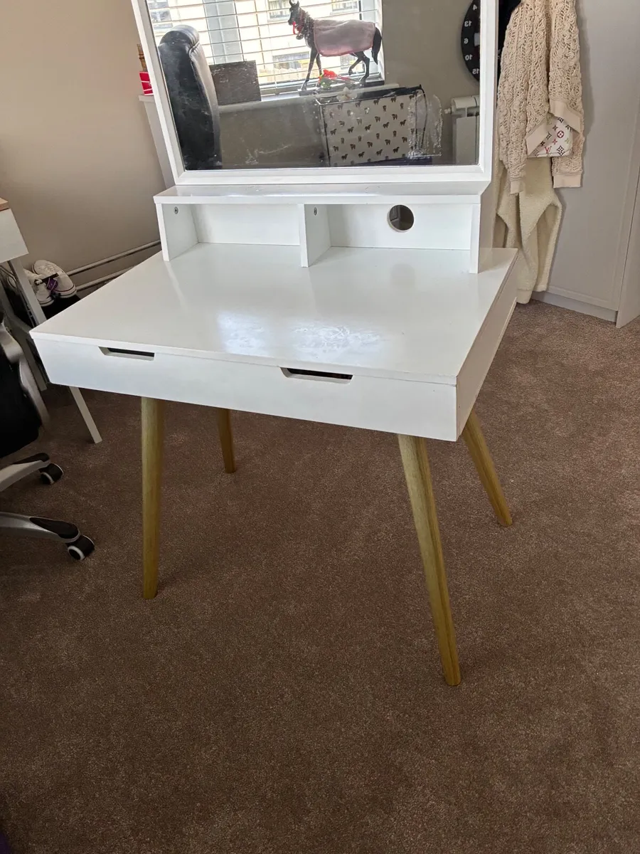 Vanity table - Image 2