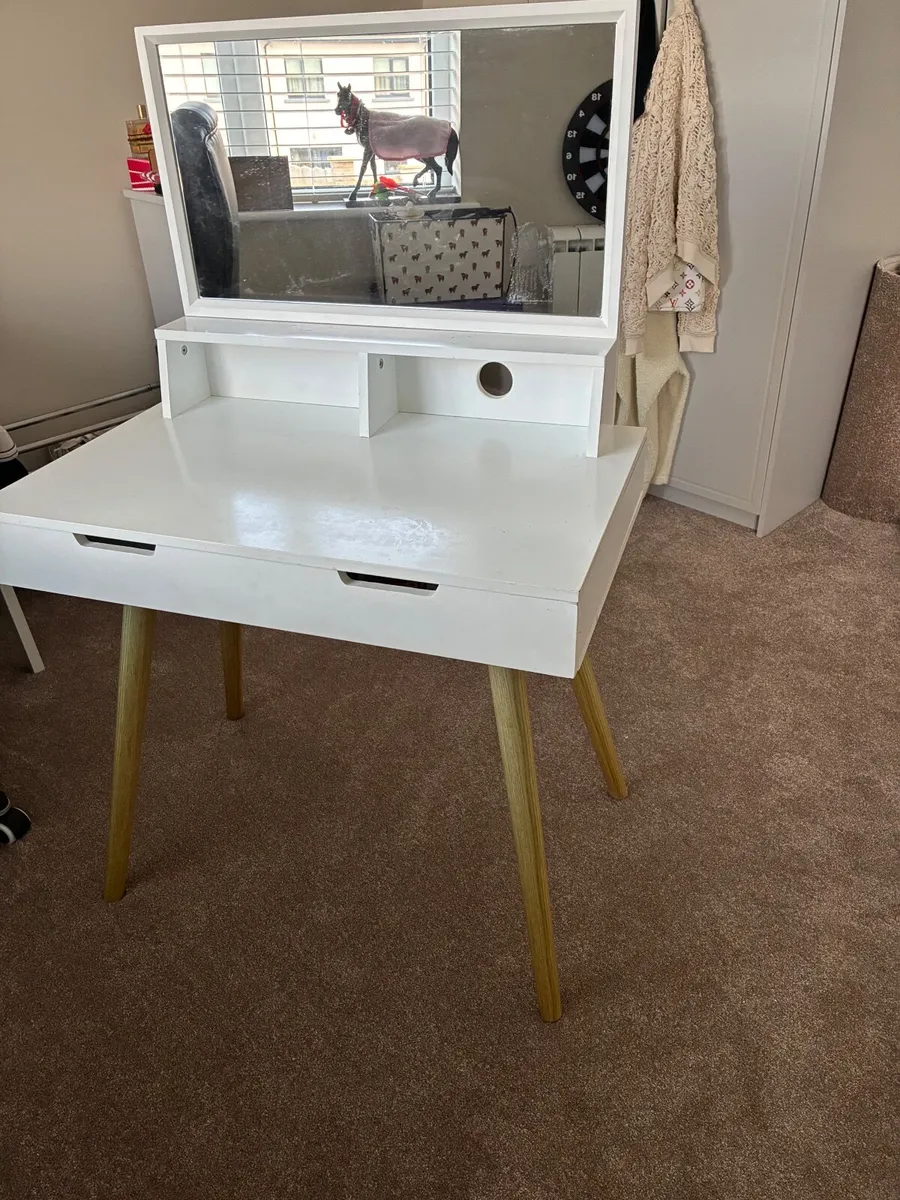 Vanity table - Image 3
