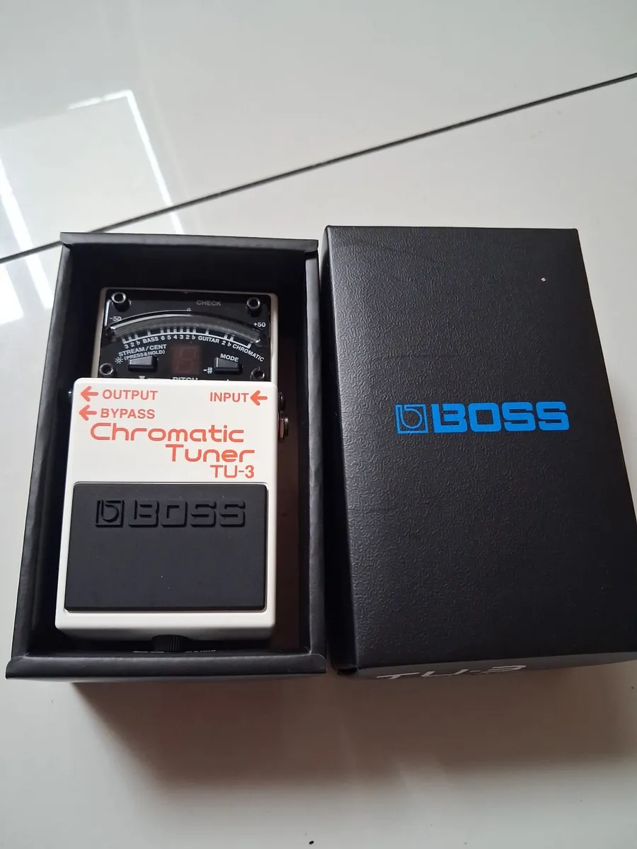 Boss  Chromatic tuner pedal