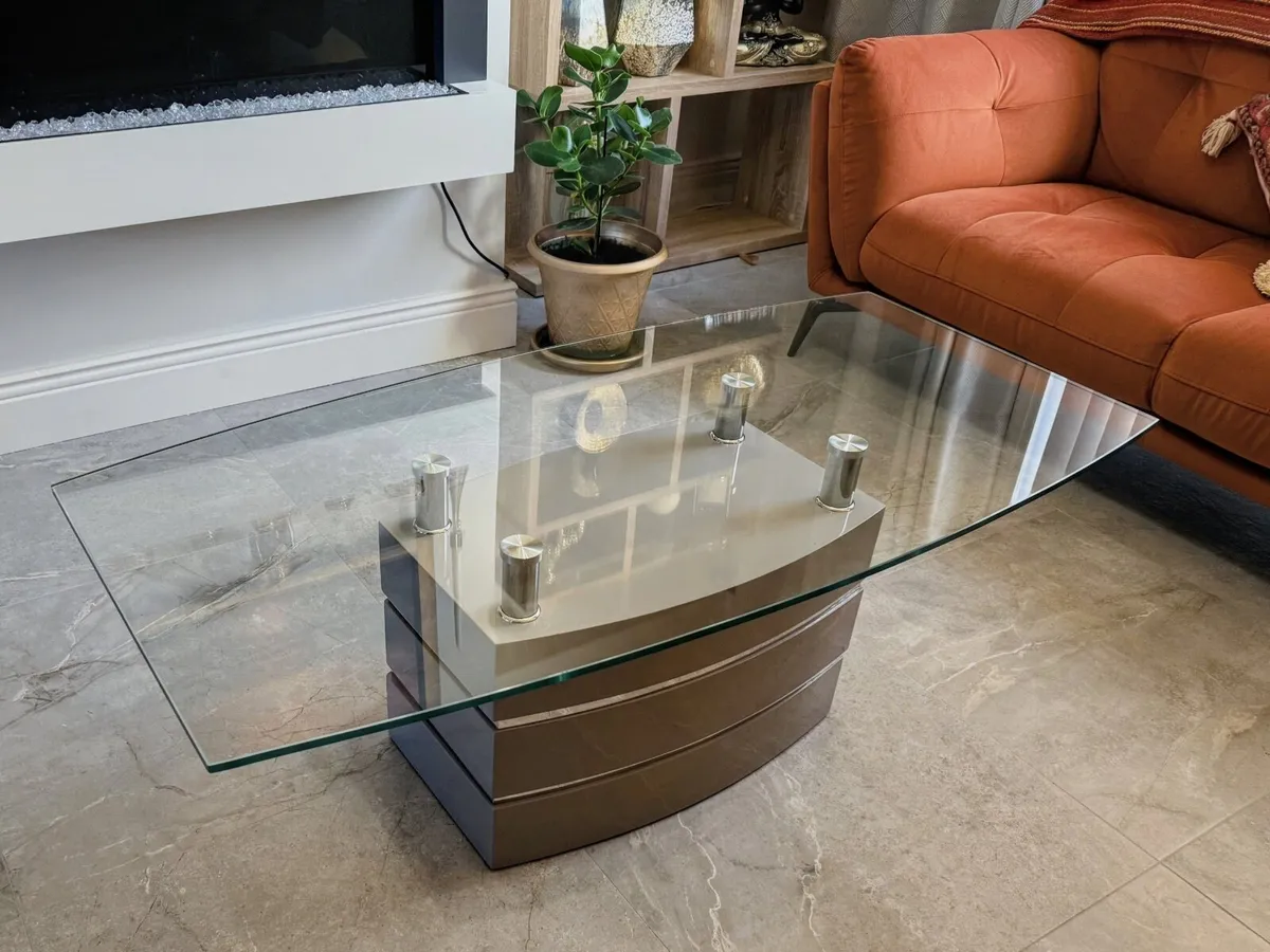 Modern Italian coffee table - Image 1
