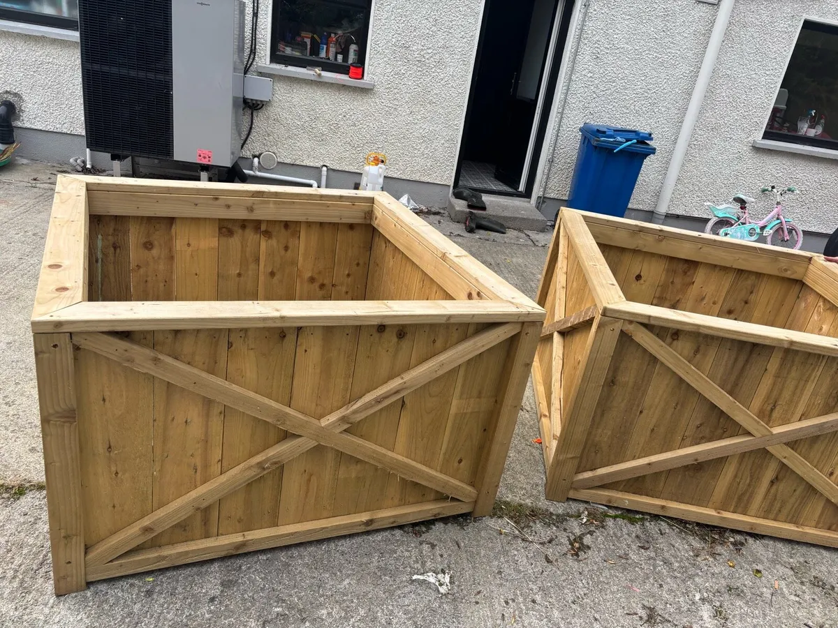 Planters - Image 3
