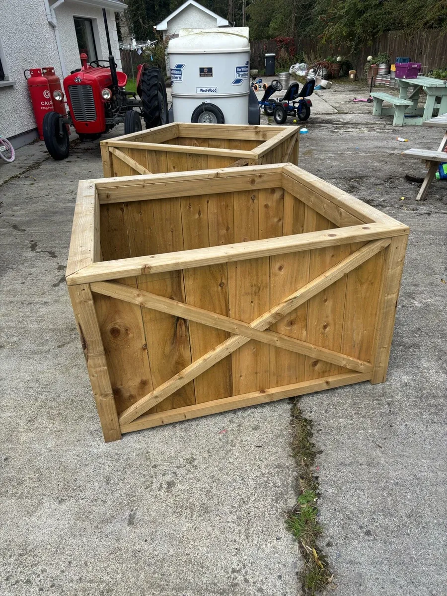 Planters - Image 4
